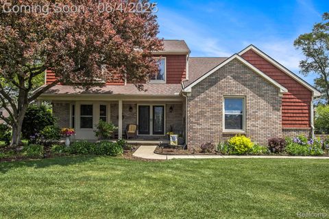 155 Woodridge Court Oxford Village MI 48371