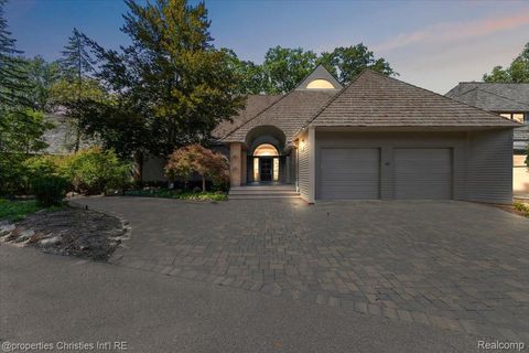 40 Scenic Oaks Drive N Bloomfield Hills City MI 48304