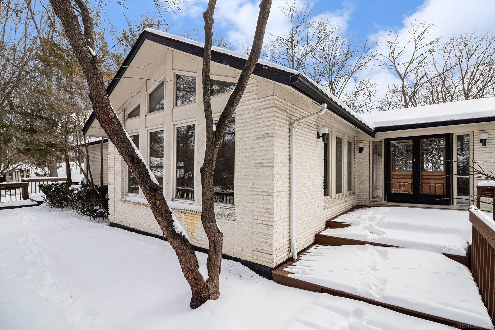 6733 Bloomfield Lane