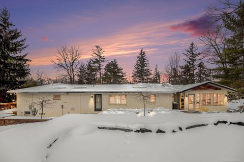 6733 Bloomfield Lane West Bloomfield Charter Township MI 48322