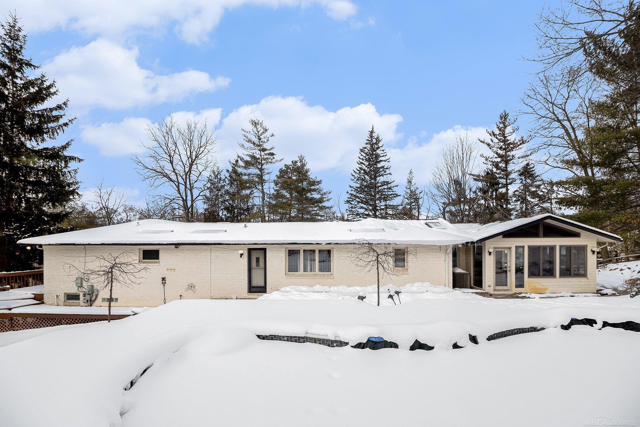 6733 Bloomfield Lane