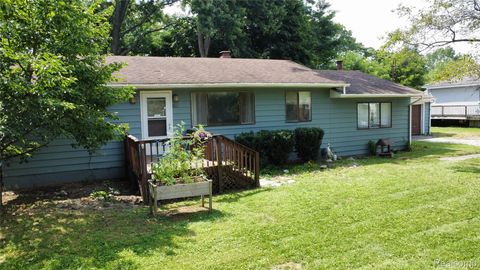 428 Harden Street Holly Village MI 48442