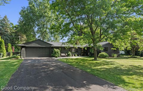 Photo of 141 Nesbit Lane, Rochester Hills City, MI 48309 (MLS # 20261050615)