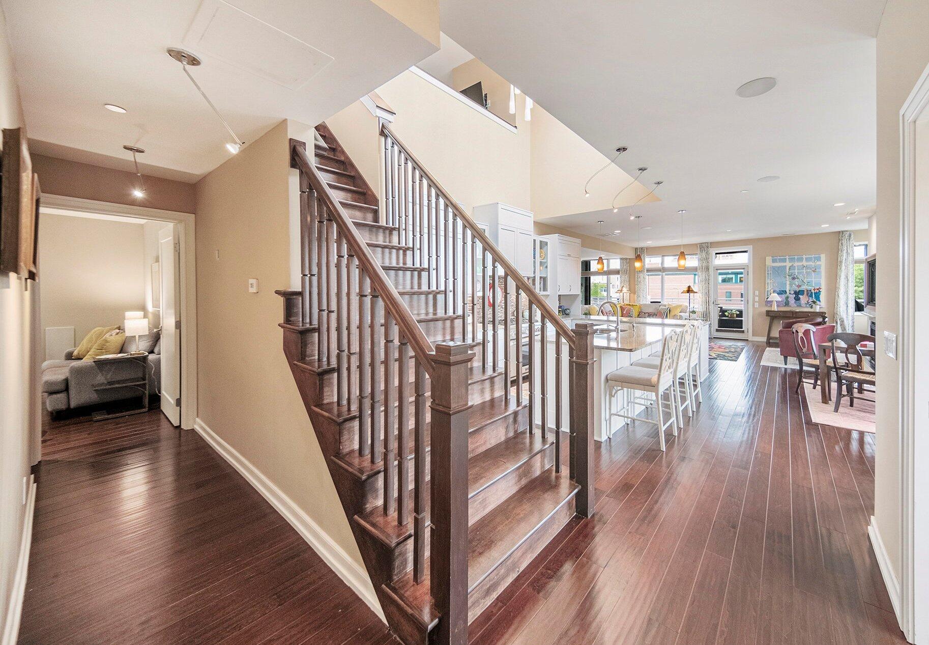 121 W Kingsley 502