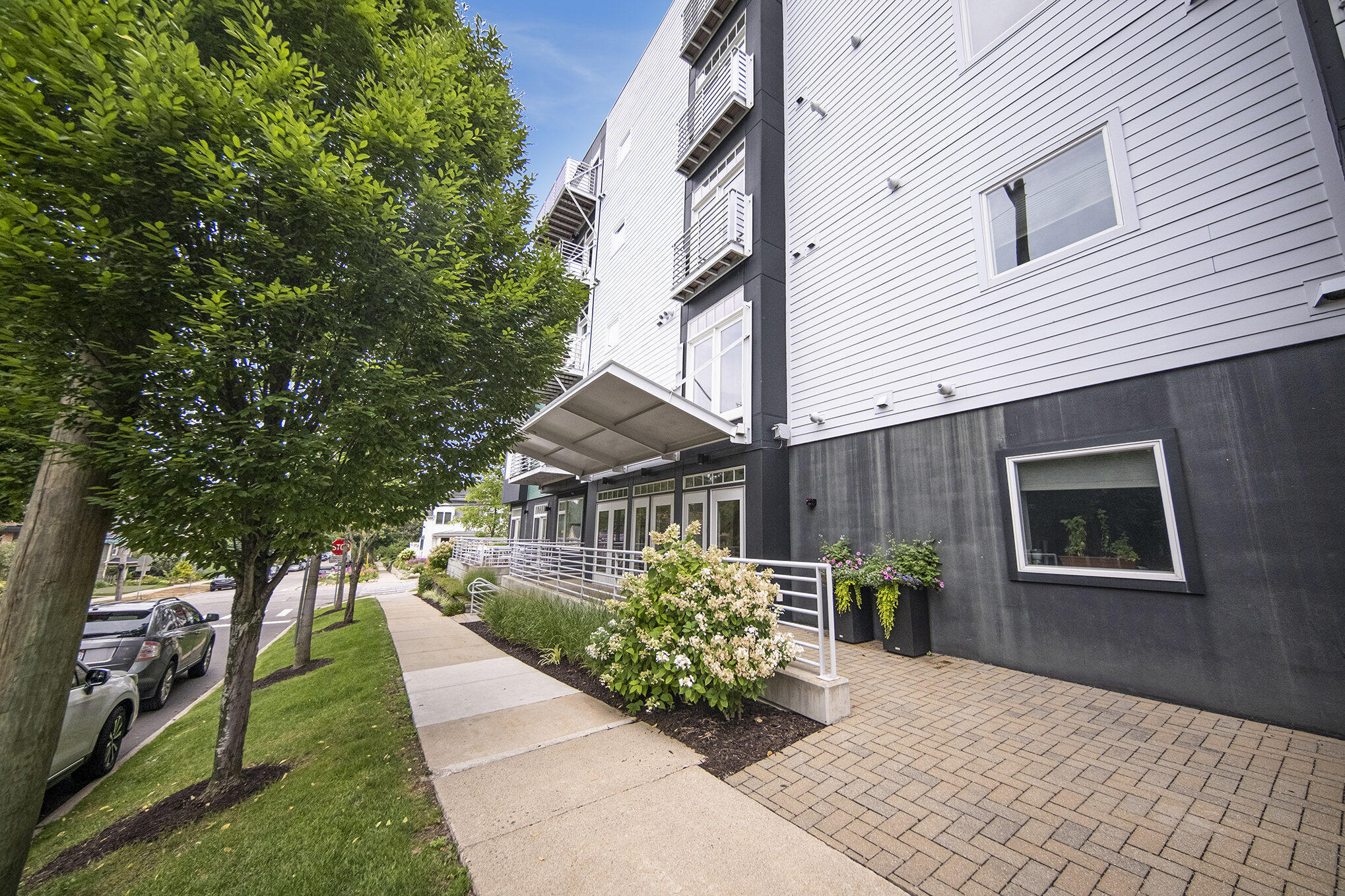 121 W Kingsley 502