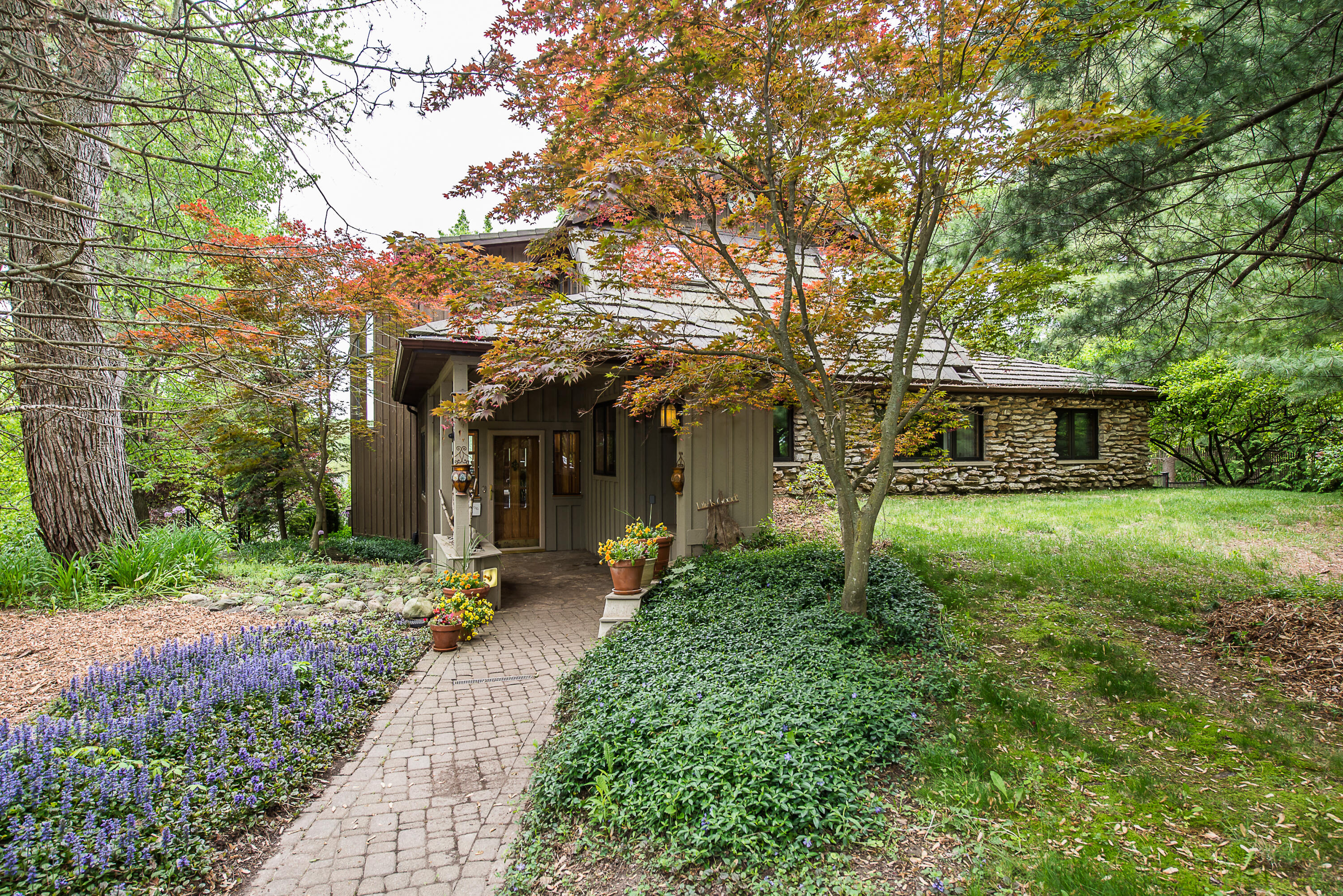 10985 E Pleasant Lake Road