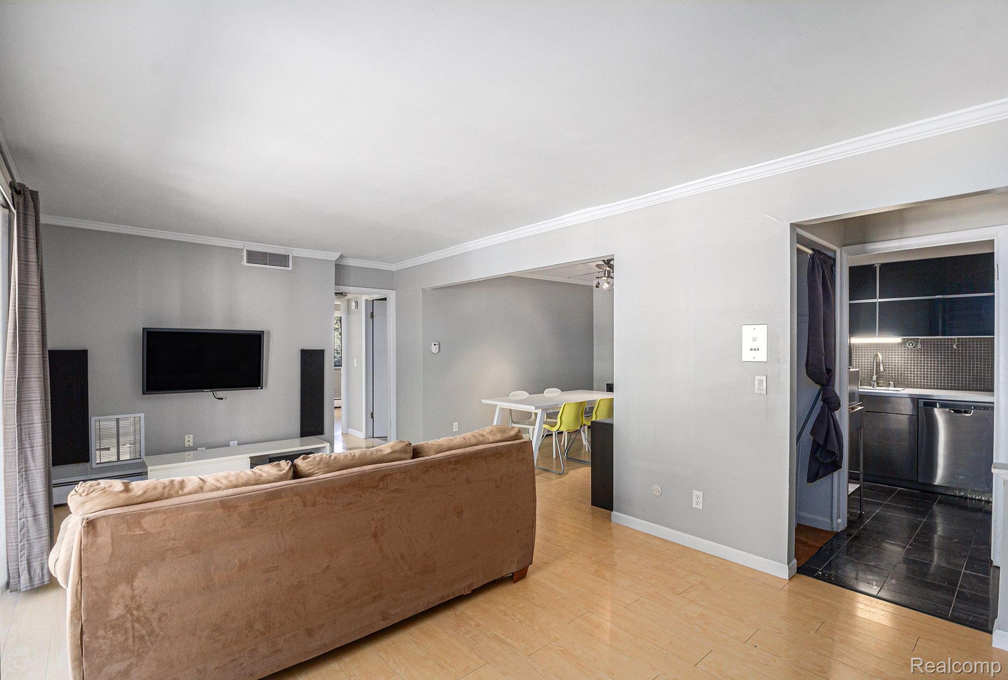 1261 Island Drive 201