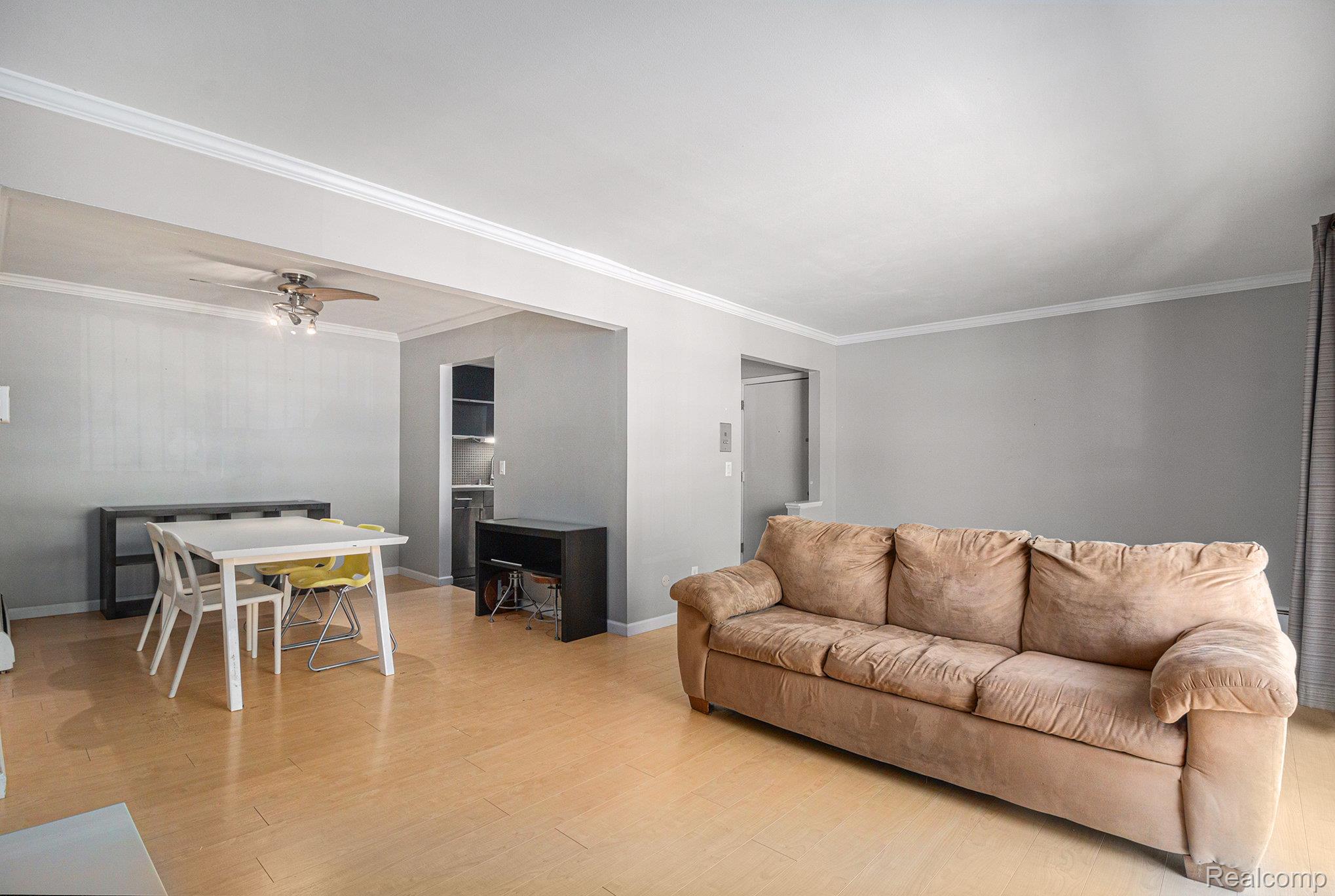1261 Island Drive 201