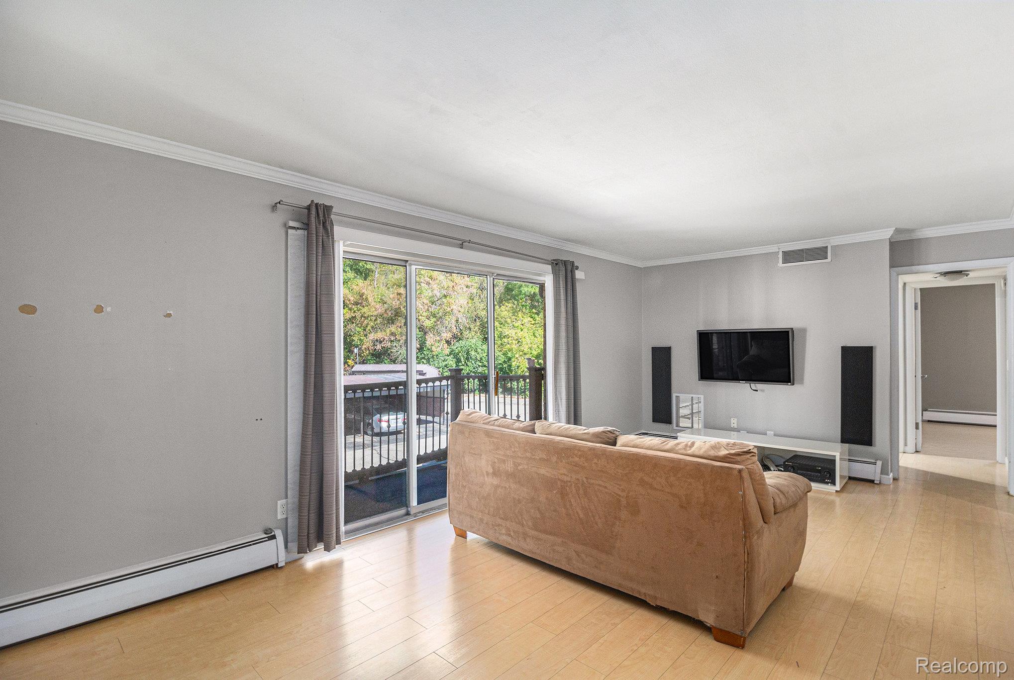 1261 Island Drive 201