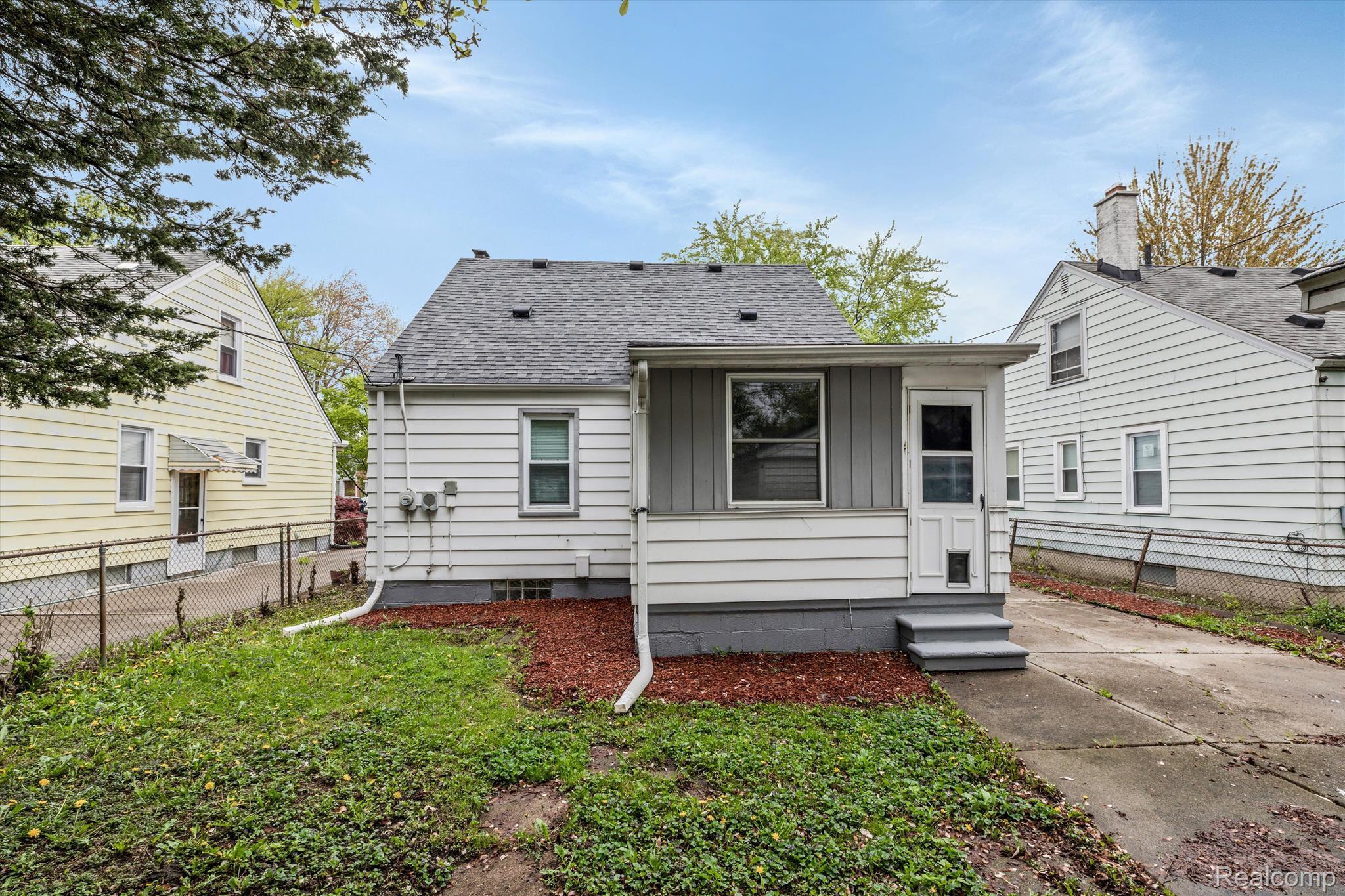 20000 ROSCOMMON Street