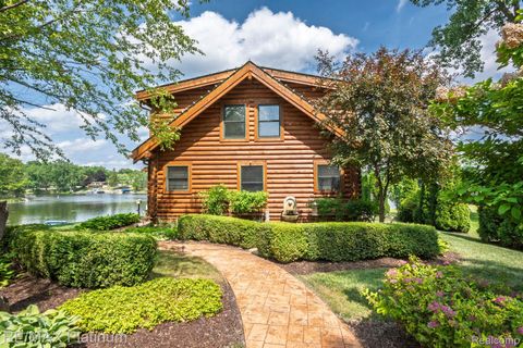 2757 S Hacker Road Brighton City MI 48114