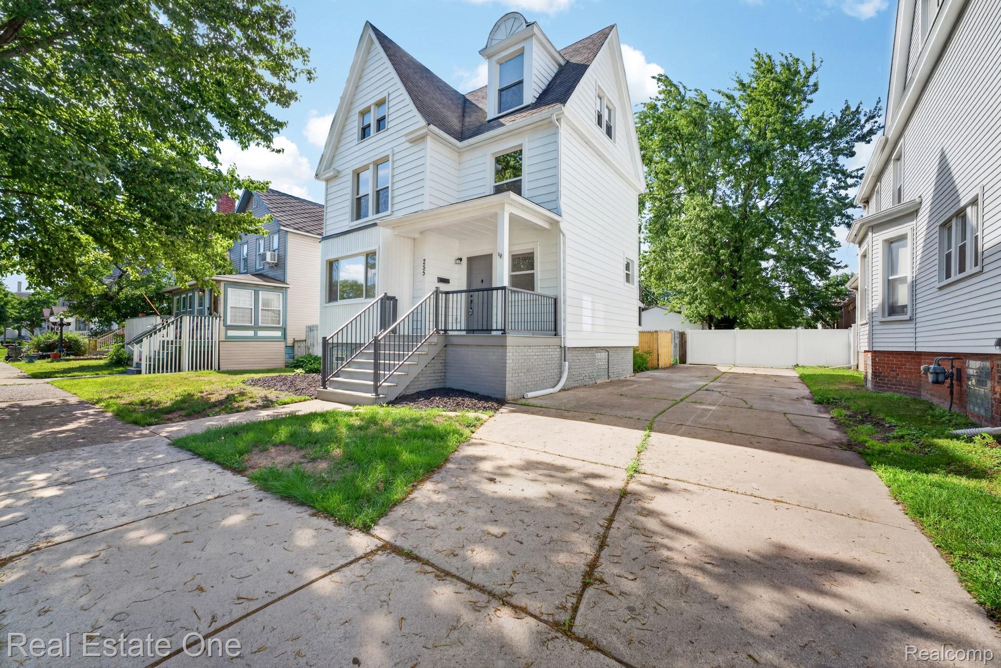 255 Poplar Street