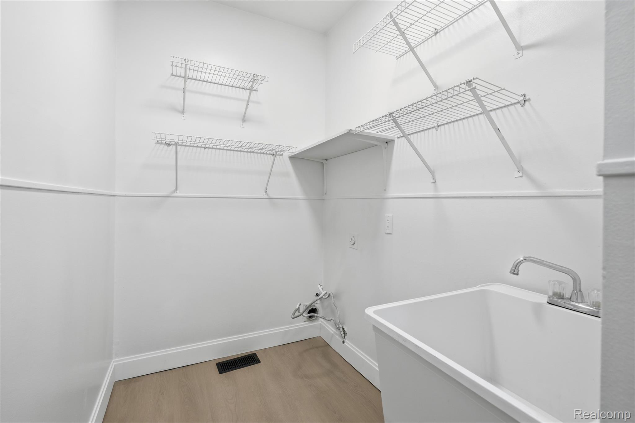 Canton, Michigan 48187, United States, 4 Bedrooms Bedrooms, ,3 BathroomsBathrooms,Residential,Active,257564