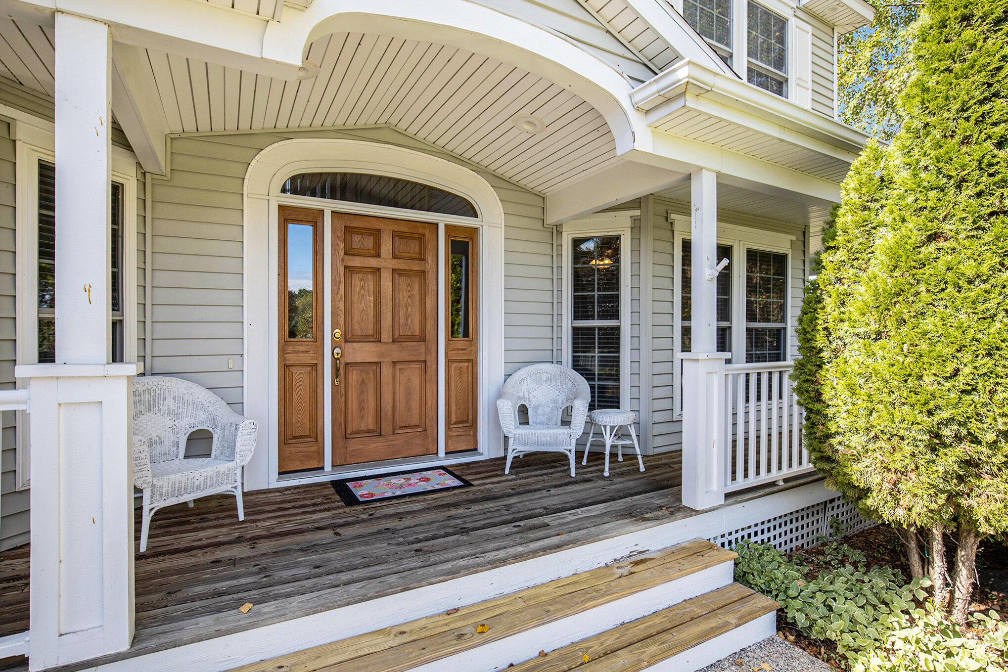 9975 Young Avenue NE