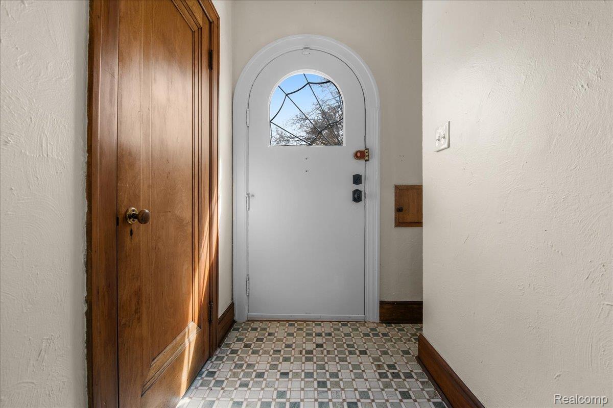 15323 Stahelin Avenue