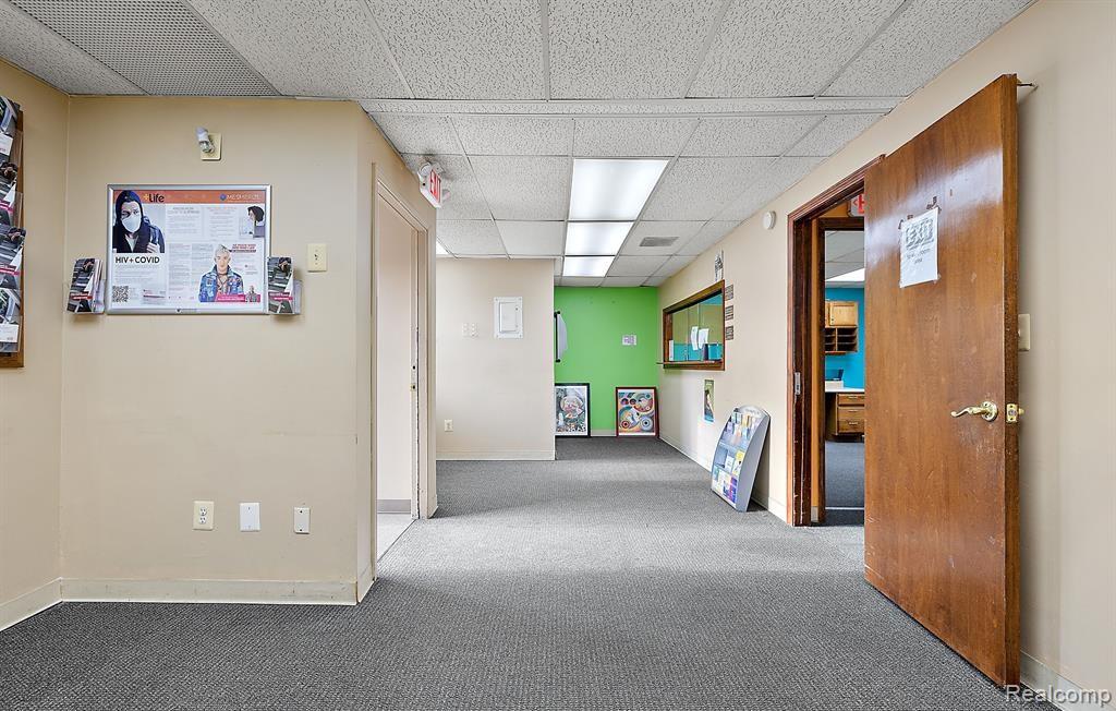 989 University Drive