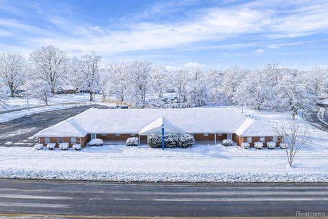 989 University Drive Pontiac City MI 48342