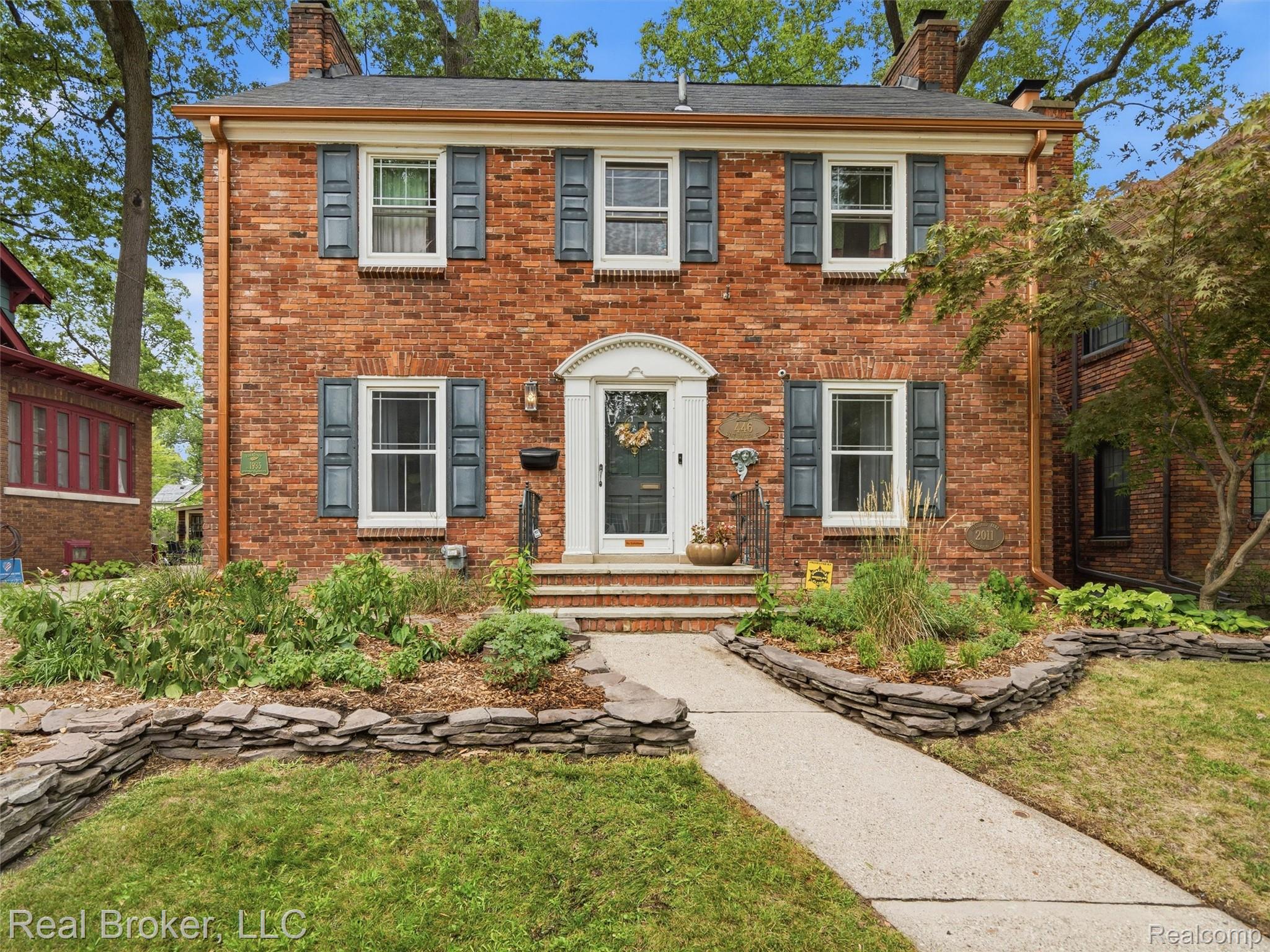 446 W Drayton Street
