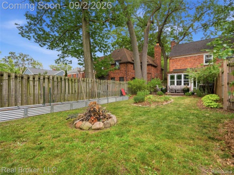 Tiny photo for 446 W Drayton Street, Ferndale City, MI 48220 (MLS # 20261068901)