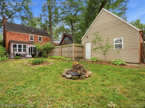 Tiny photo for 446 W Drayton Street, Ferndale City, MI 48220 (MLS # 20261068901)