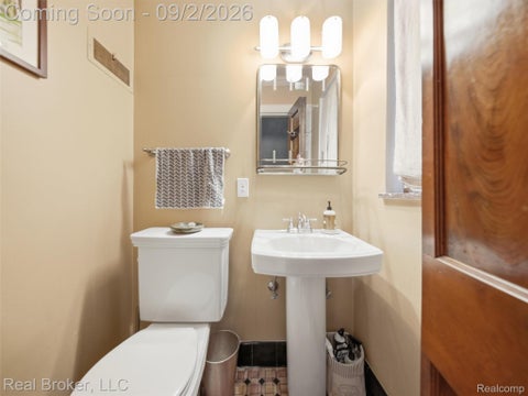 Tiny photo for 446 W Drayton Street, Ferndale City, MI 48220 (MLS # 20261068901)