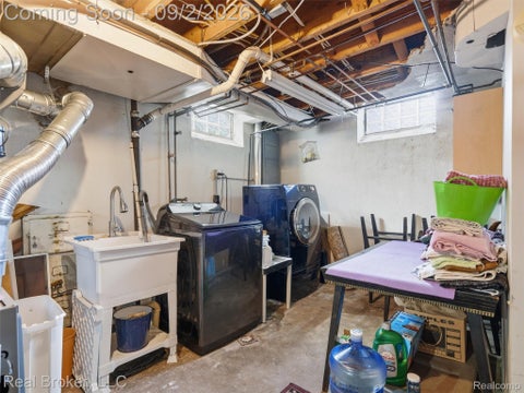Tiny photo for 446 W Drayton Street, Ferndale City, MI 48220 (MLS # 20261068901)