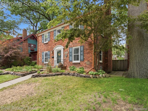 Tiny photo for 446 W Drayton Street, Ferndale City, MI 48220 (MLS # 20261068901)