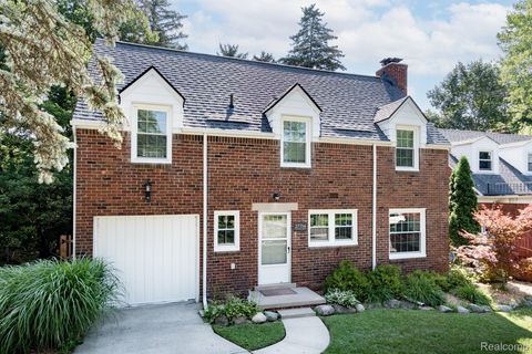 27714 California Drive NE Lathrup Village City MI 48076