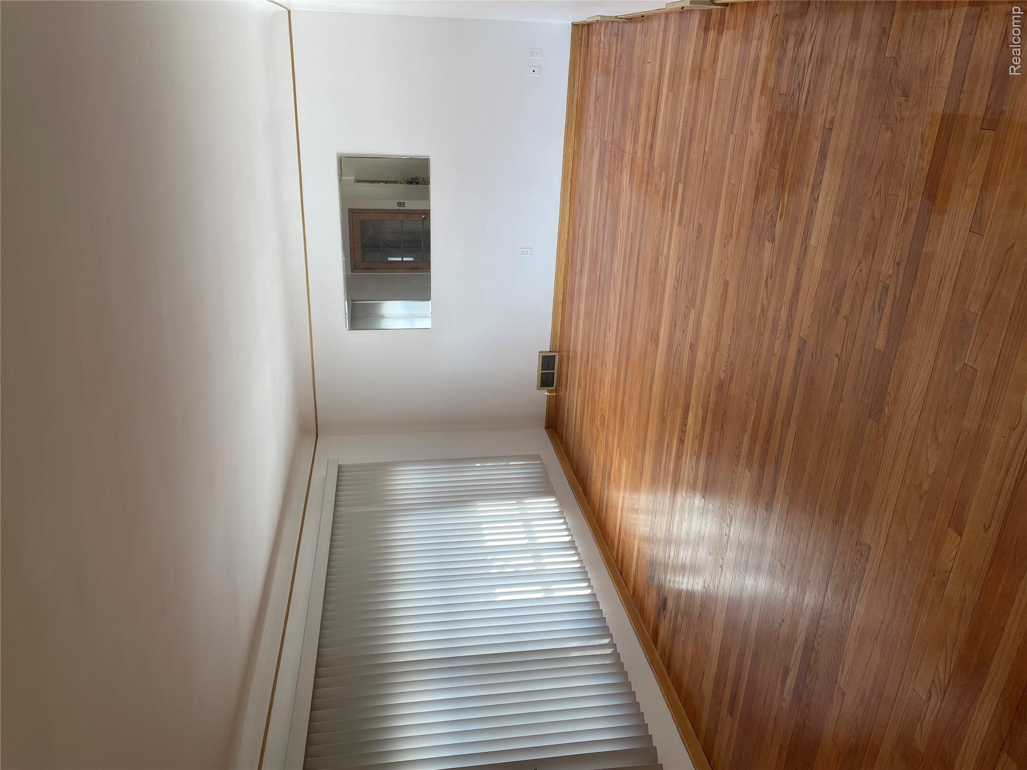 17180 Mendota Street