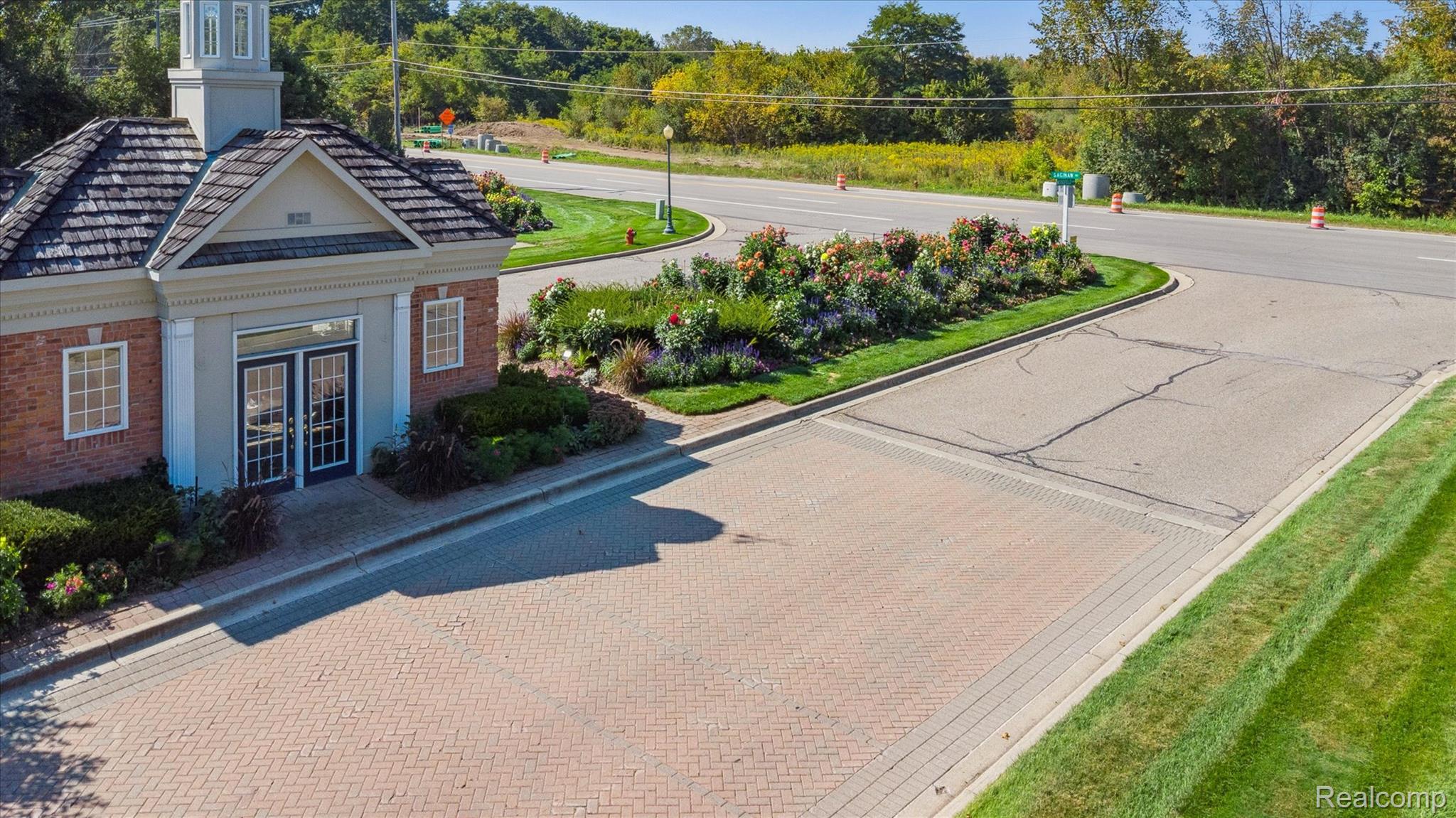 124 Woodfield Parkway