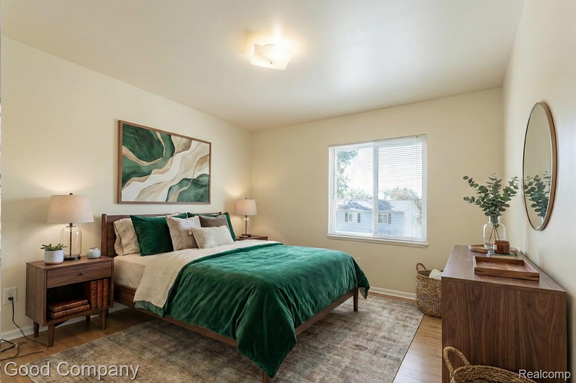 1021 E Granet Avenue