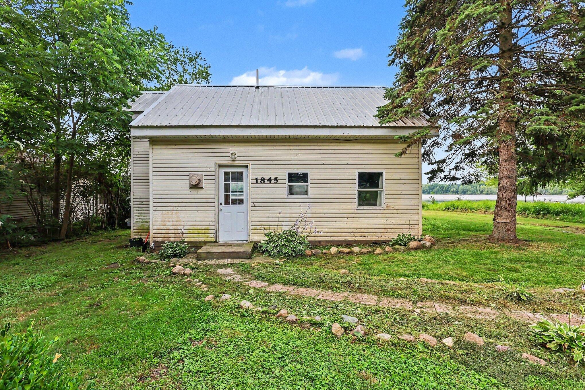 1845 W Tupper Heights Drive