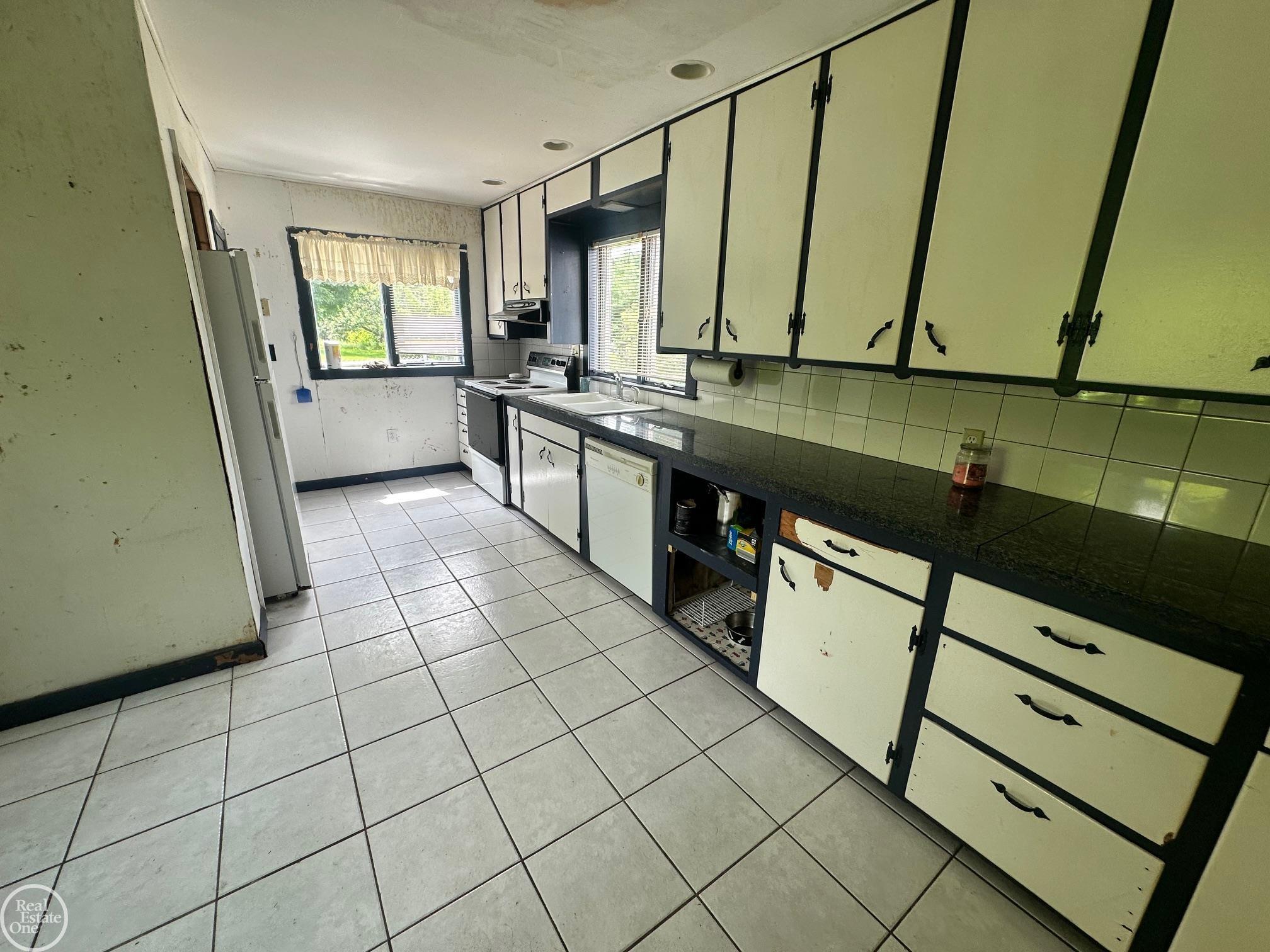 2538 Burnside Road