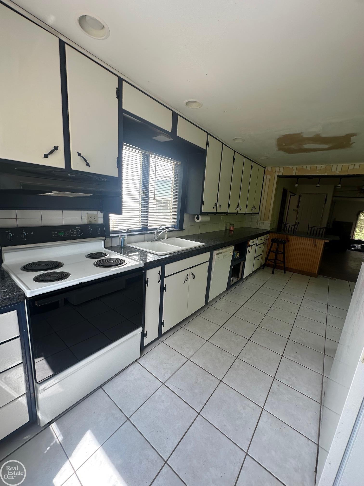 2538 Burnside Road