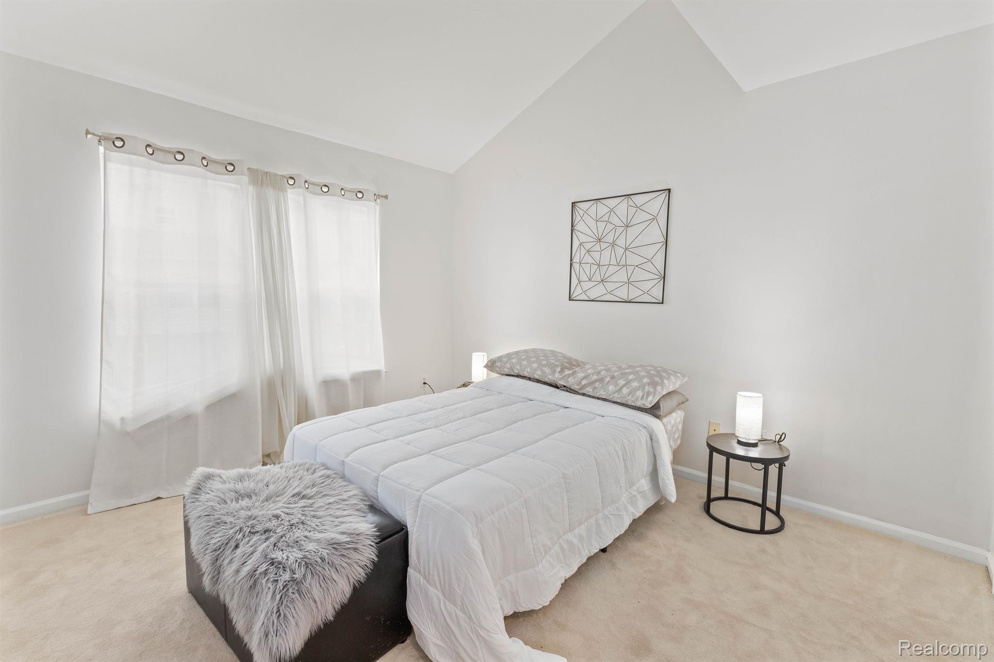 Detroit City, Michigan 48207, United States, 2 Bedrooms Bedrooms, ,2 BathroomsBathrooms,Residential,Active,236827