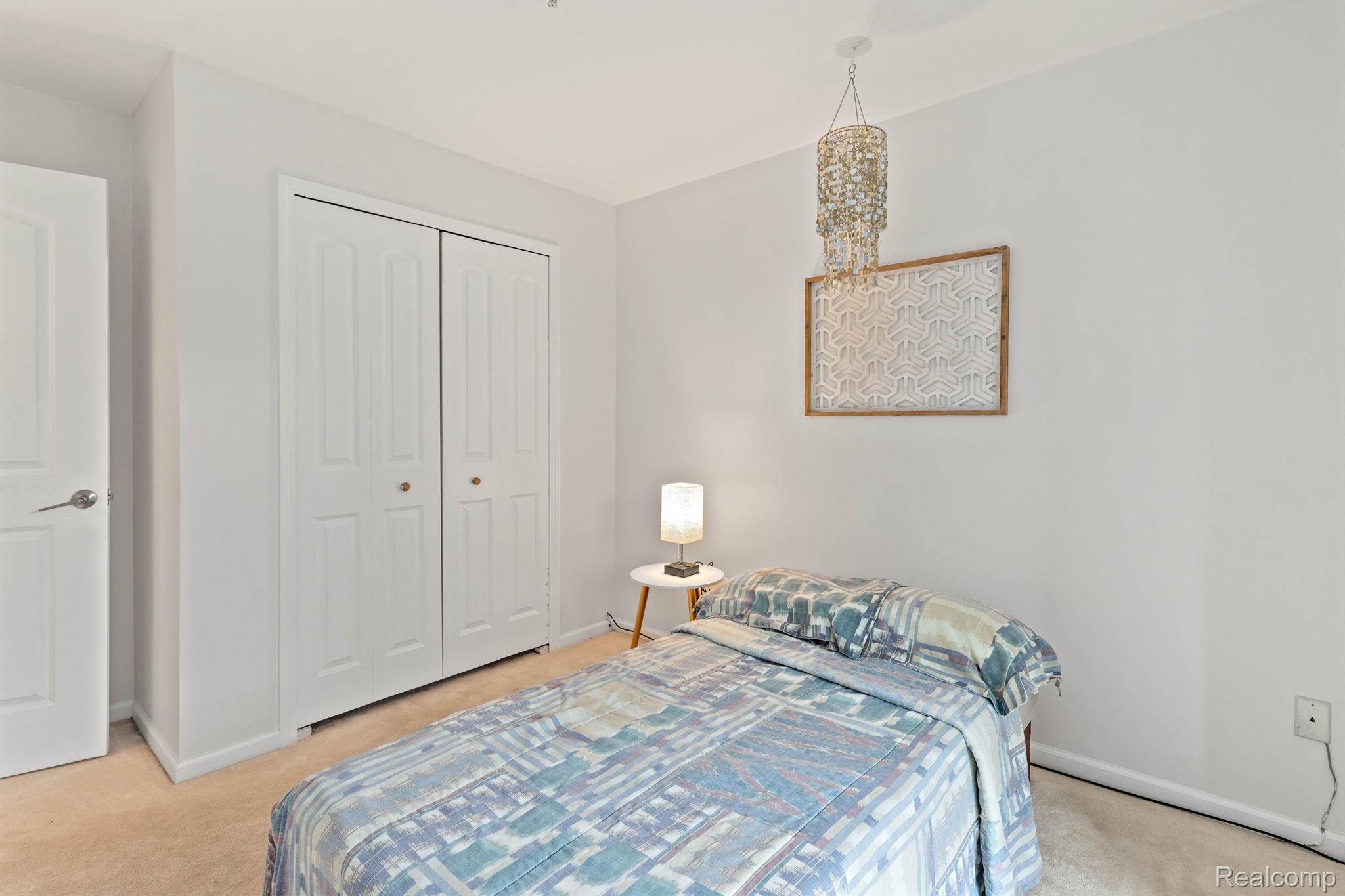 Detroit City, Michigan 48207, United States, 2 Bedrooms Bedrooms, ,2 BathroomsBathrooms,Residential,Active,236827