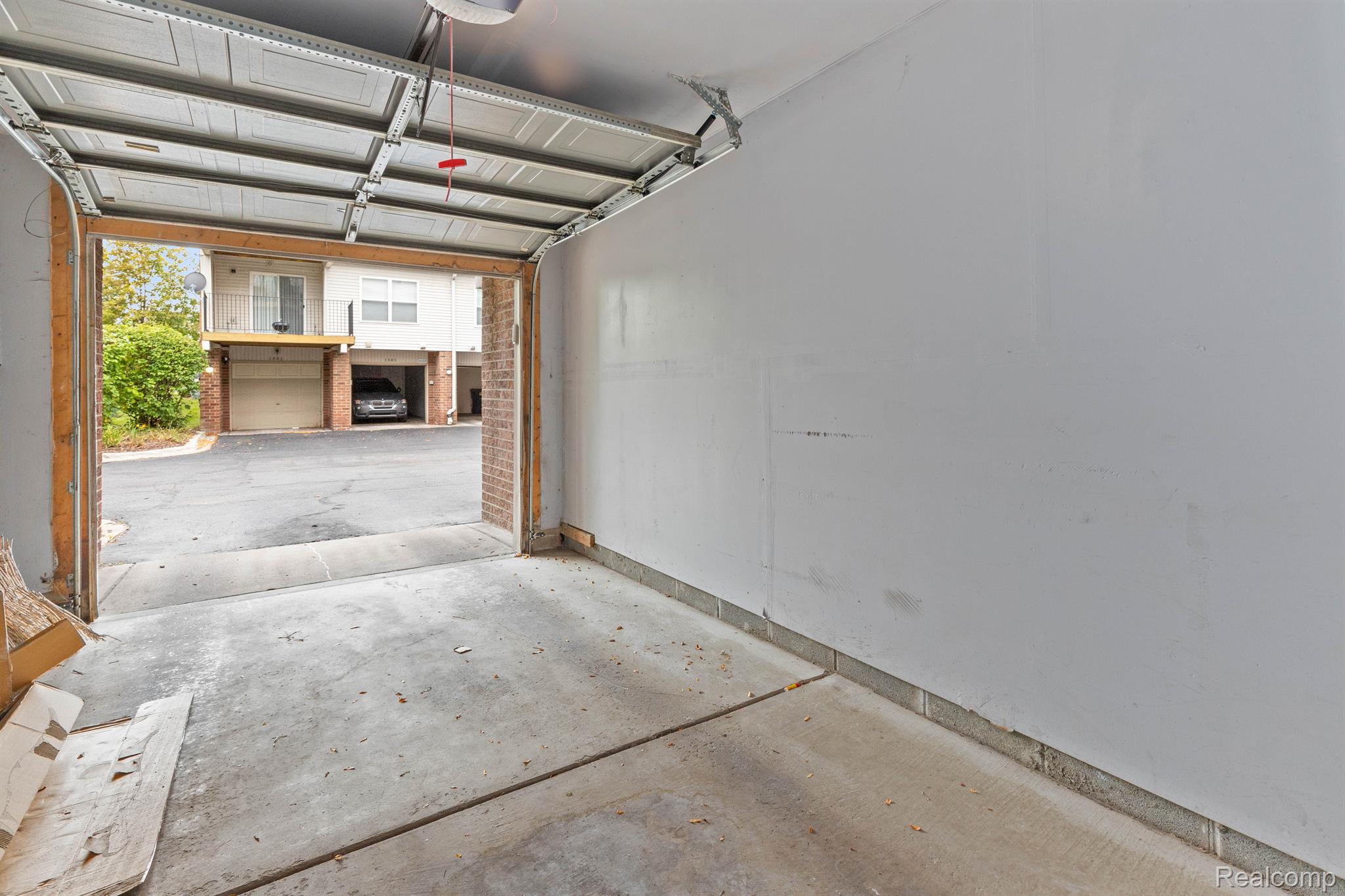 Detroit City, Michigan 48207, United States, 2 Bedrooms Bedrooms, ,2 BathroomsBathrooms,Residential,Active,236827