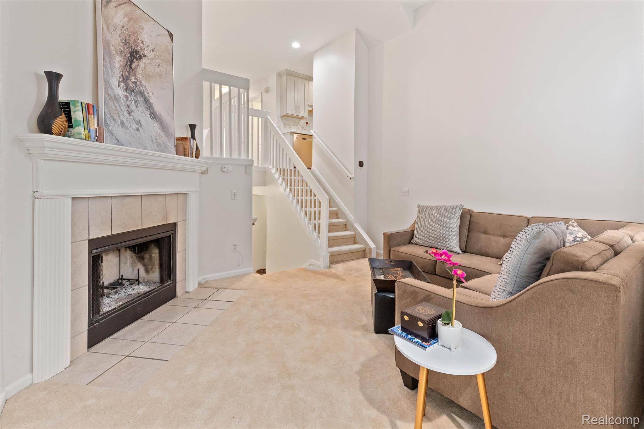 Detroit City, Michigan 48207, United States, 2 Bedrooms Bedrooms, ,2 BathroomsBathrooms,Residential,Active,236827