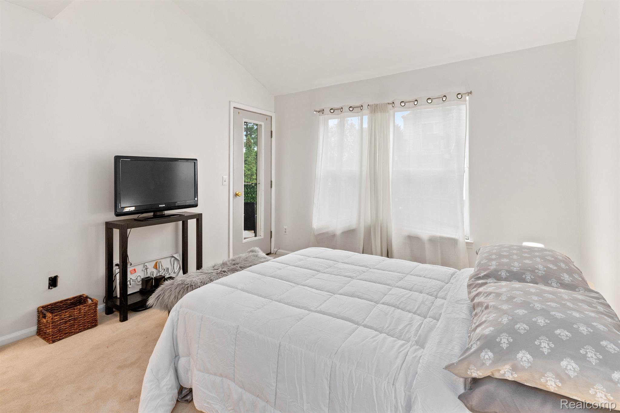 Detroit City, Michigan 48207, United States, 2 Bedrooms Bedrooms, ,2 BathroomsBathrooms,Residential,Active,236827