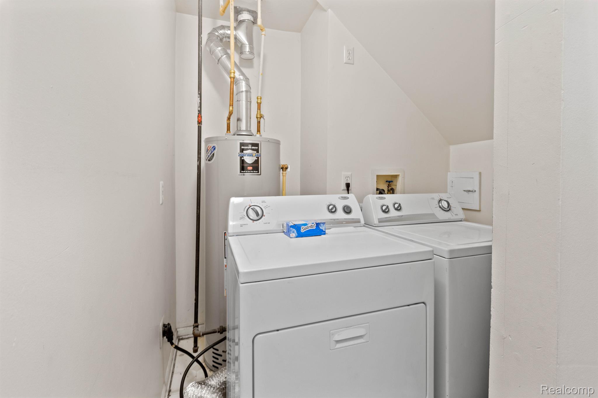 Detroit City, Michigan 48207, United States, 2 Bedrooms Bedrooms, ,2 BathroomsBathrooms,Residential,Active,236827