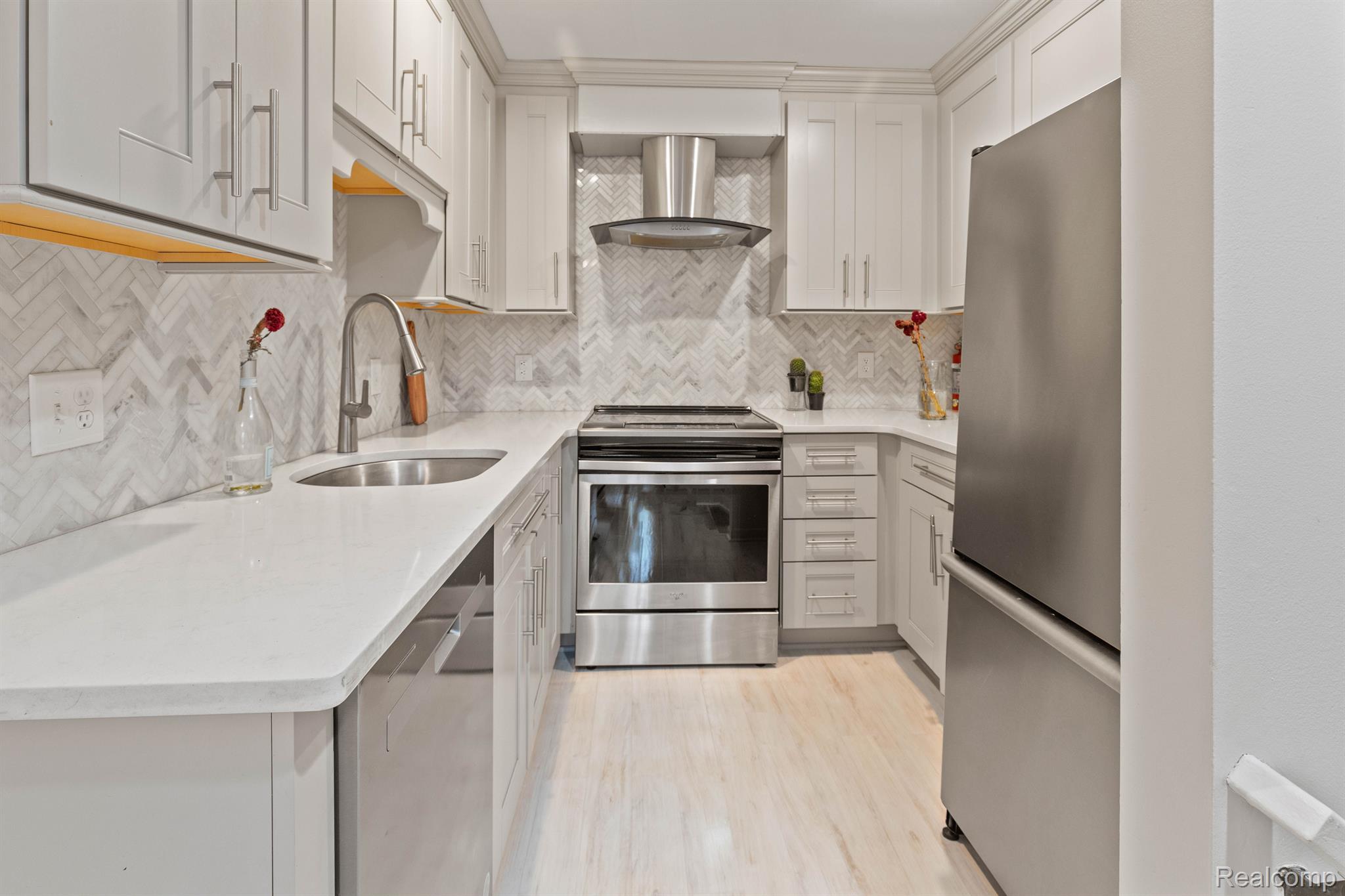 Detroit City, Michigan 48207, United States, 2 Bedrooms Bedrooms, ,2 BathroomsBathrooms,Residential,Active,236827