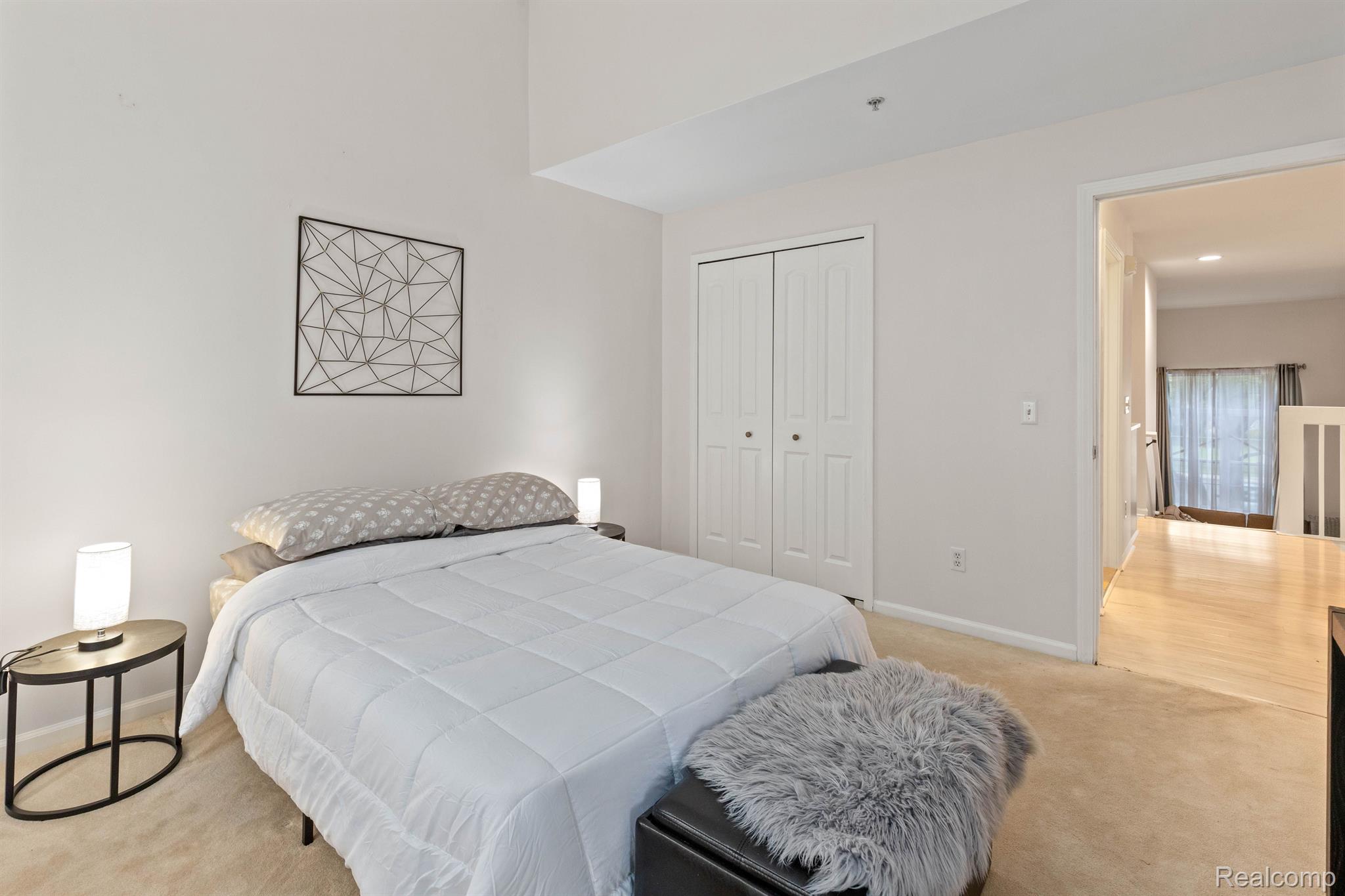 Detroit City, Michigan 48207, United States, 2 Bedrooms Bedrooms, ,2 BathroomsBathrooms,Residential,Active,236827