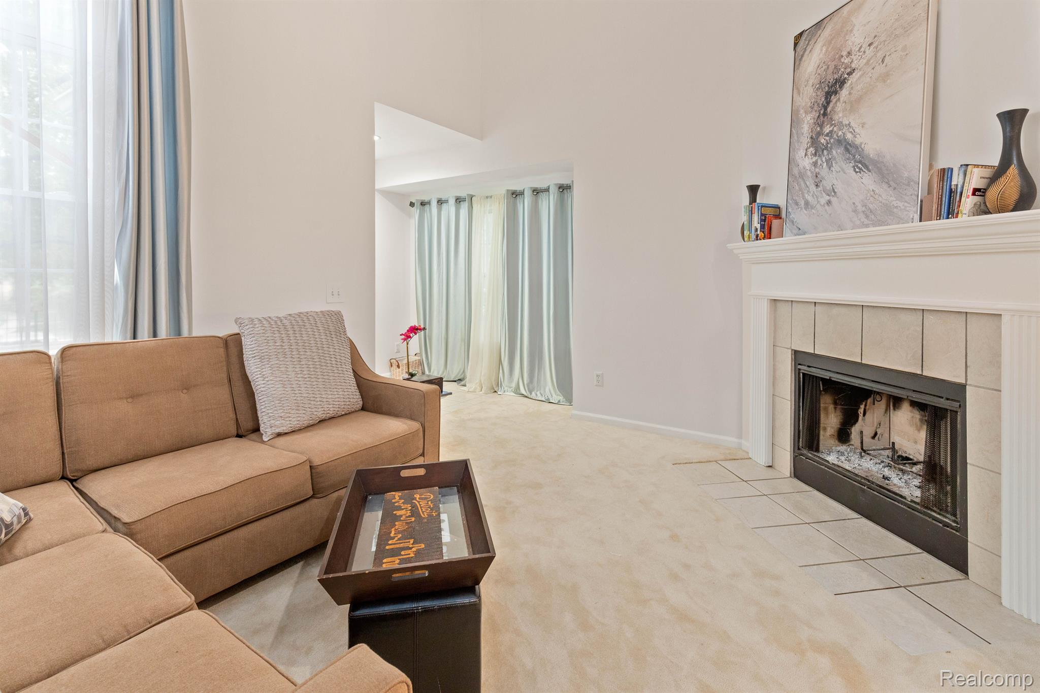 Detroit City, Michigan 48207, United States, 2 Bedrooms Bedrooms, ,2 BathroomsBathrooms,Residential,Active,236827