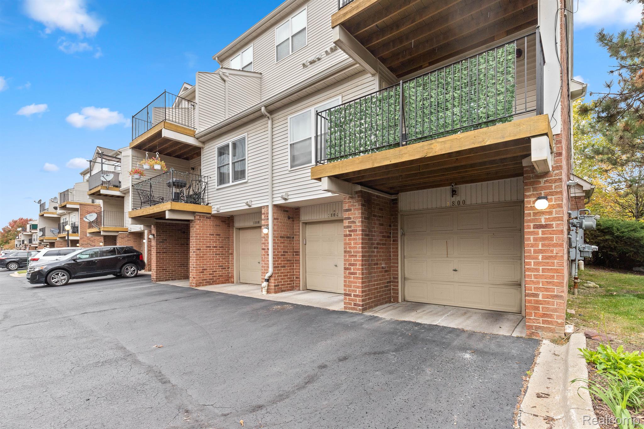 Detroit City, Michigan 48207, United States, 2 Bedrooms Bedrooms, ,2 BathroomsBathrooms,Residential,Active,236827