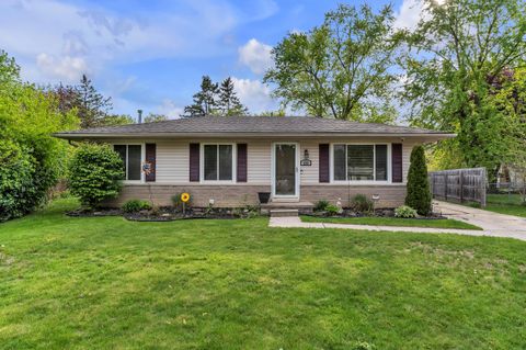 Photo of 386 Charterhouse Court, Canton Charter Township, MI 48188 (MLS # 81026020851)