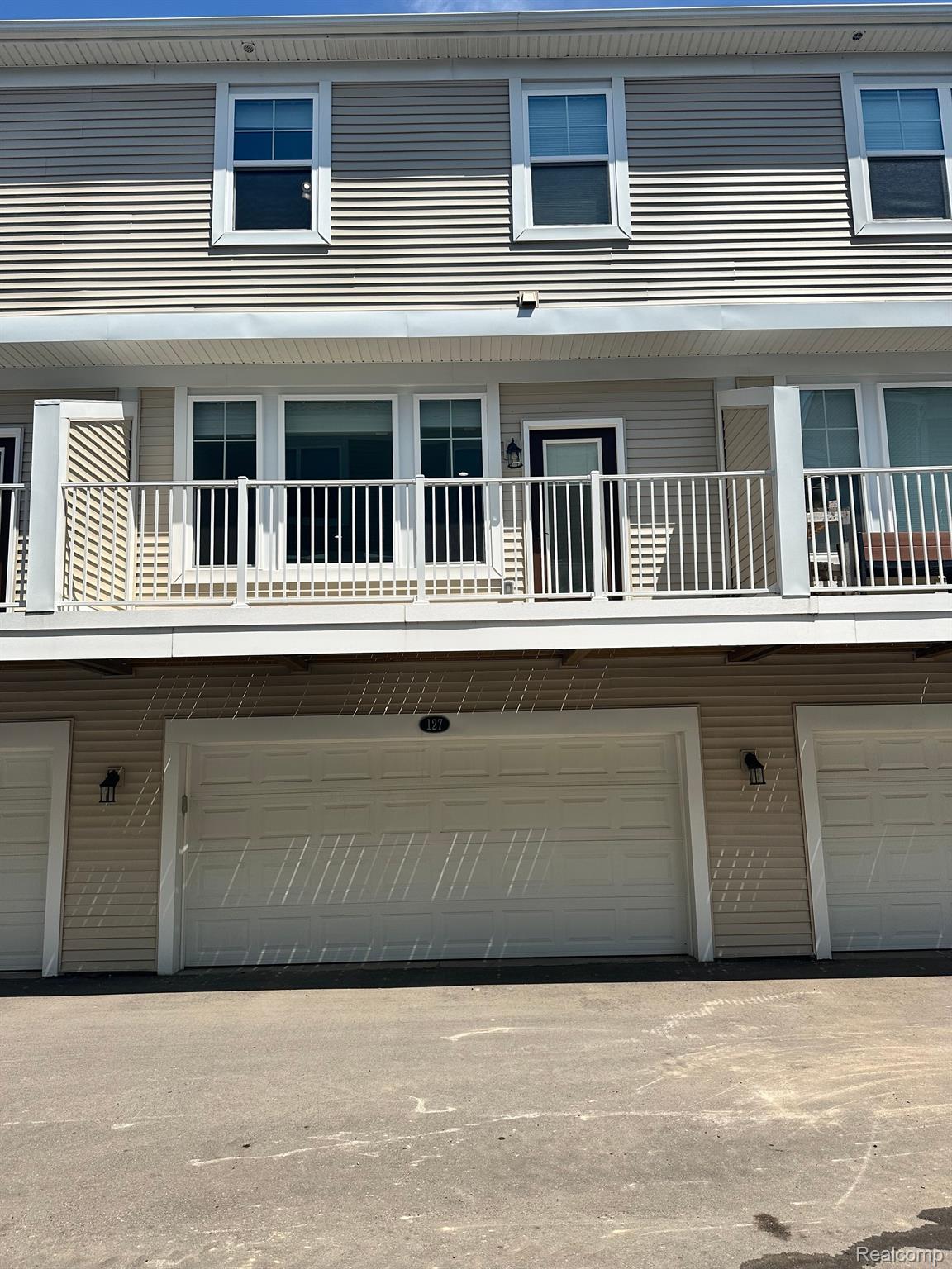 127 MONUMENT Lane