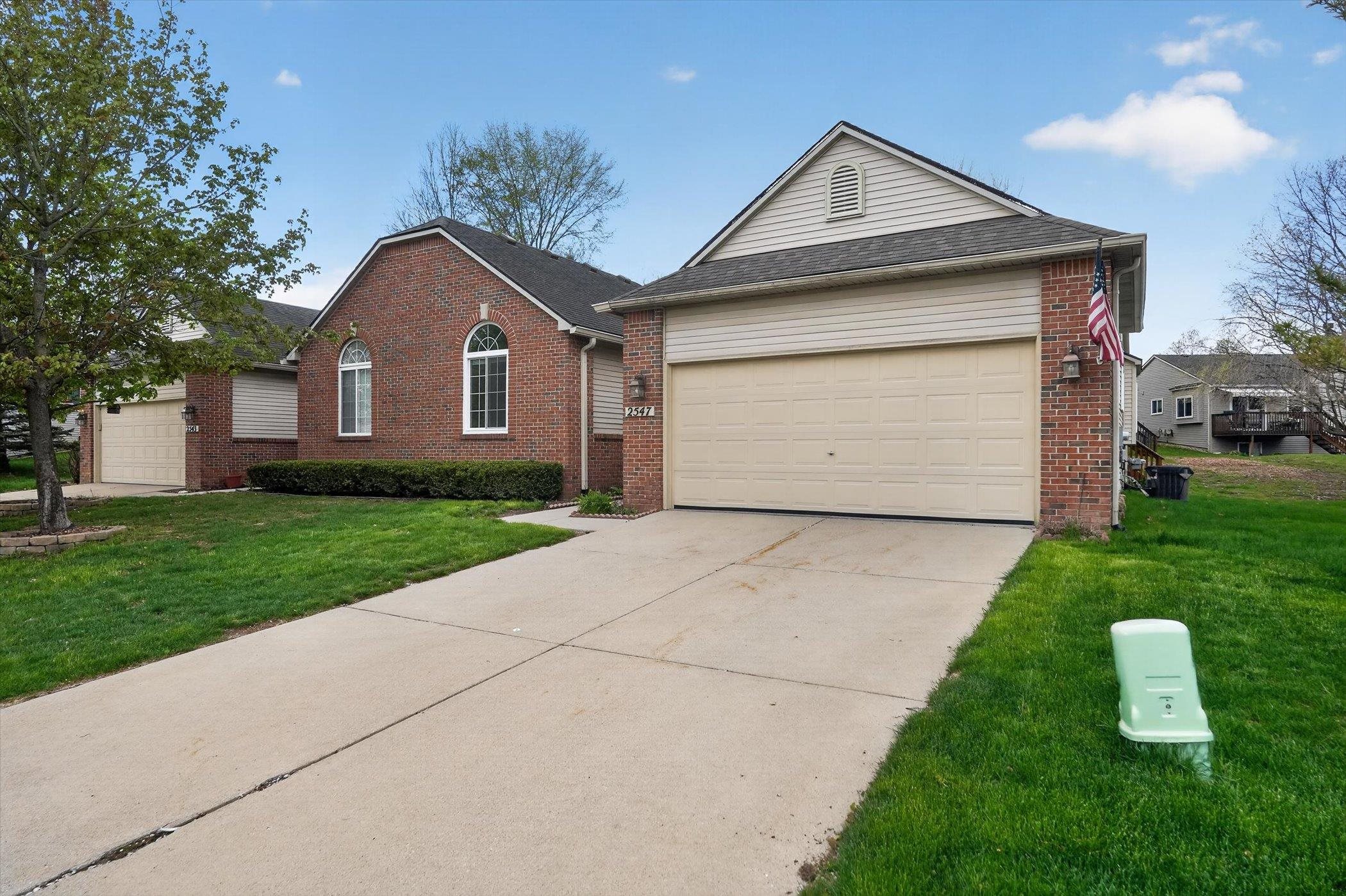 2547 Woodcliff Trail