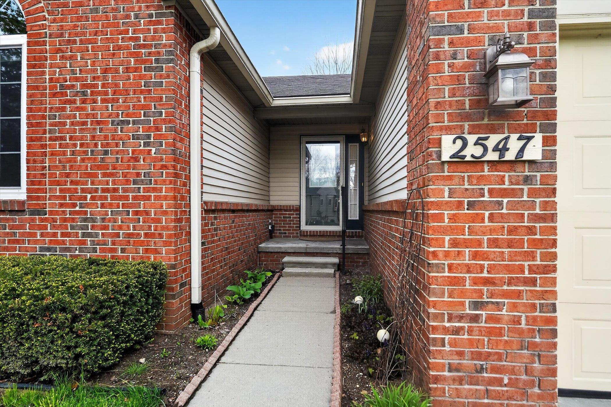 2547 Woodcliff Trail