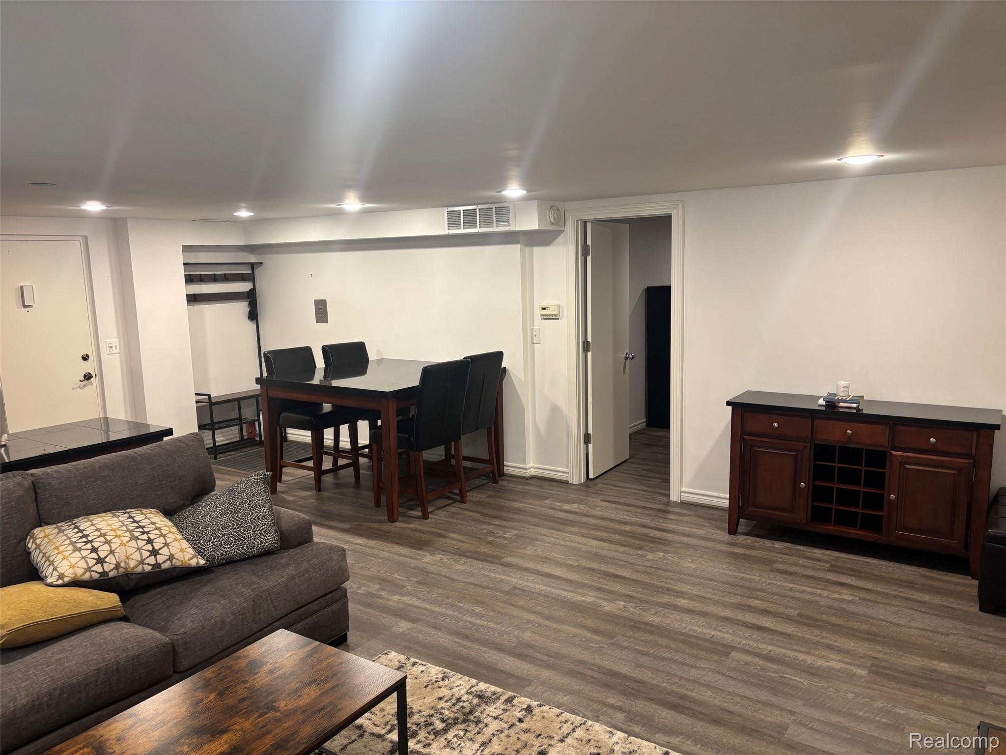 450 Oak Avenue 100