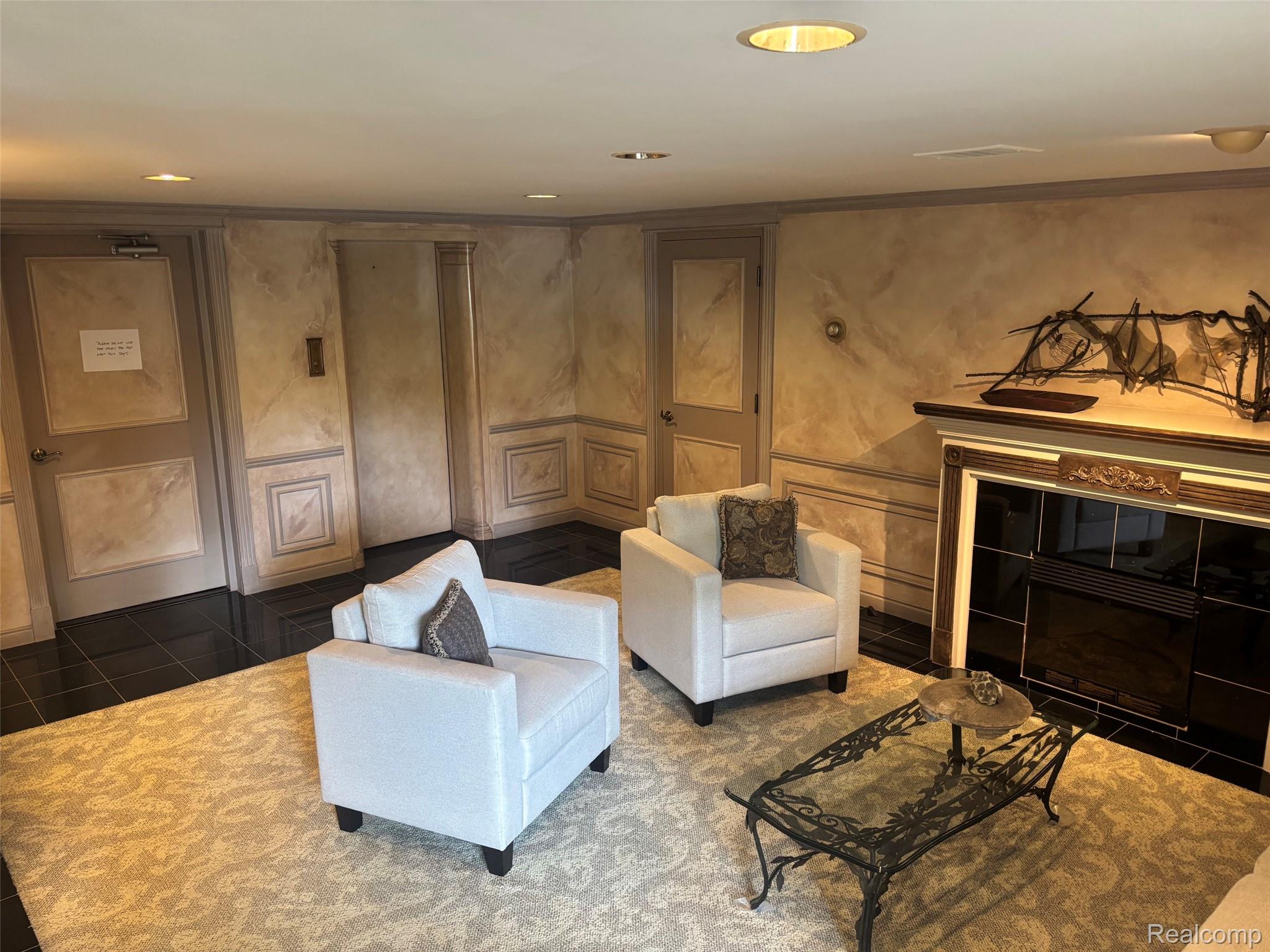 450 Oak Avenue 100